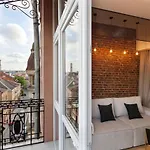 Апартаменты Leogrand On Khmelnytskoho 11