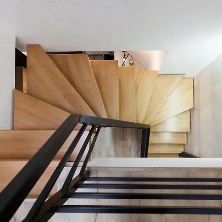 Leogrand On Khmelnytskoho 11