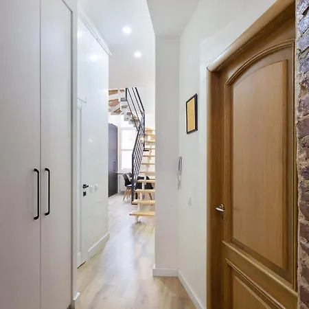 Leogrand On Khmelnytskoho 11