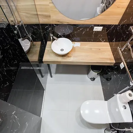 Leogrand On Khmelnytskoho 11 *