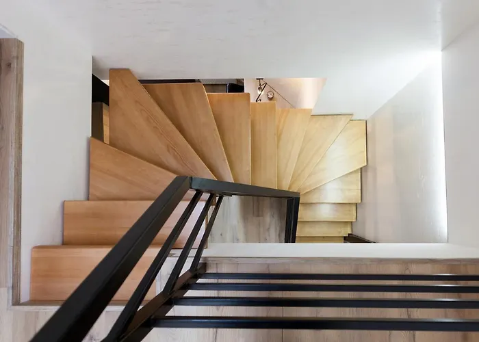 Leogrand On Khmelnytskoho 11