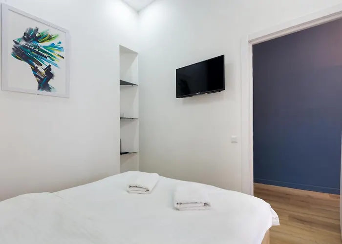 Leogrand On Khmelnytskoho 11 *