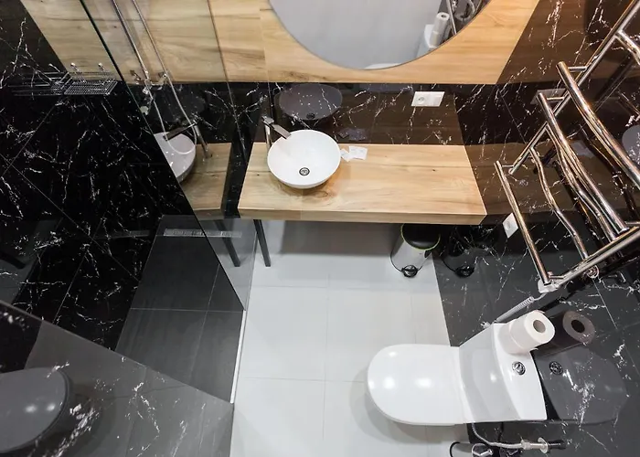 Leogrand On Khmelnytskoho 11 *